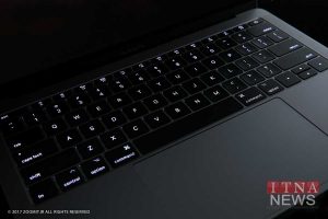 Laptop 15F 1 300x200 - اپل از سال ۲۰۲۰ تراشه اختصاصی‌اش را در رایانه‌های مک جایگزین پردازنده اینتل می‌کند
